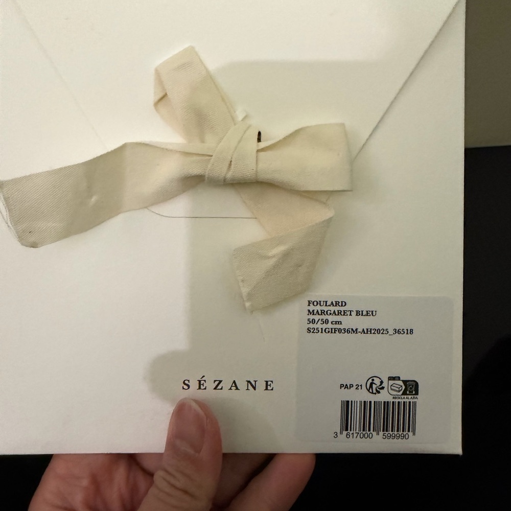 BNWT Sézane Margaret Blue Scarf - Picture 6 of 6